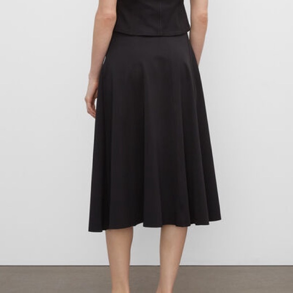 ❤️❤️❤️Club Monaco  navy blue Full Sweep Knit Skirt size M - Picture 2 of 7